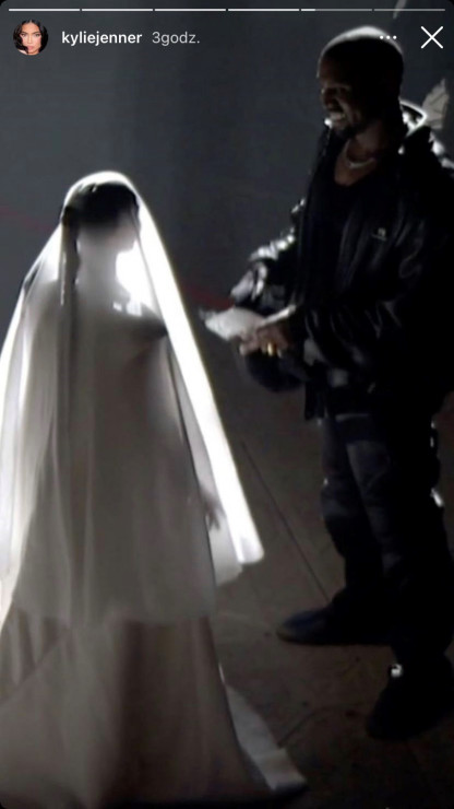 „Ślub” Kim Kardashian i Kanye Westa na evencie promującym płytę „Donda”
