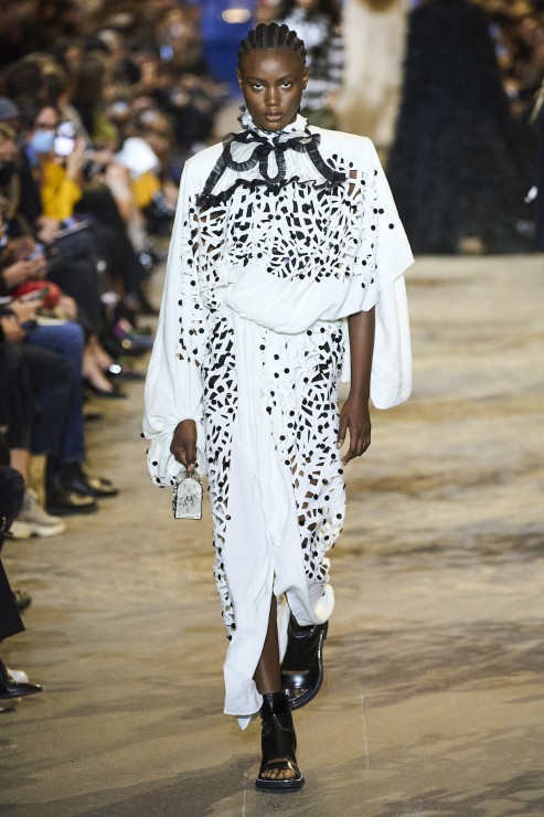 Pokaz Louis Vuitton na wiosnę-lato 2022 podczas Paris Fashion Week.