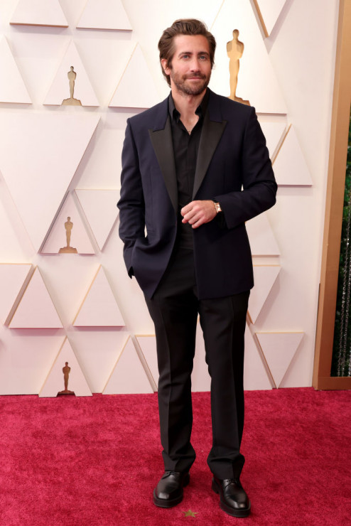 Oscary 2022 stylizacje gwiazd: Jake Gyllenhaal