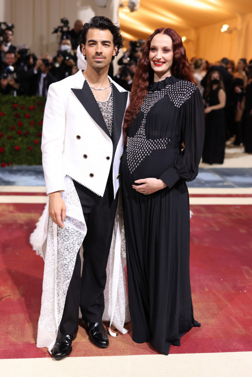 Met Gala 2022: Sophie Turner i Joe Jonas na czerwonym dywanie