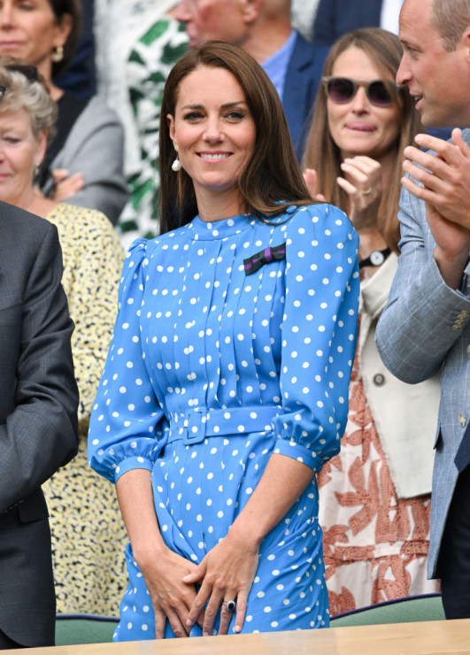 Księżna Kate w sukience w groszki na Wimledonie.